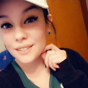 Meet your Posher, Iesha